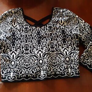 Black & White Patterned Crop light weight sweater 3/4 length sleeve